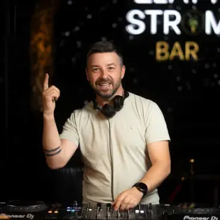 23-the-roots-dj