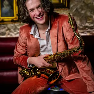 22-the-roots-saxophonist